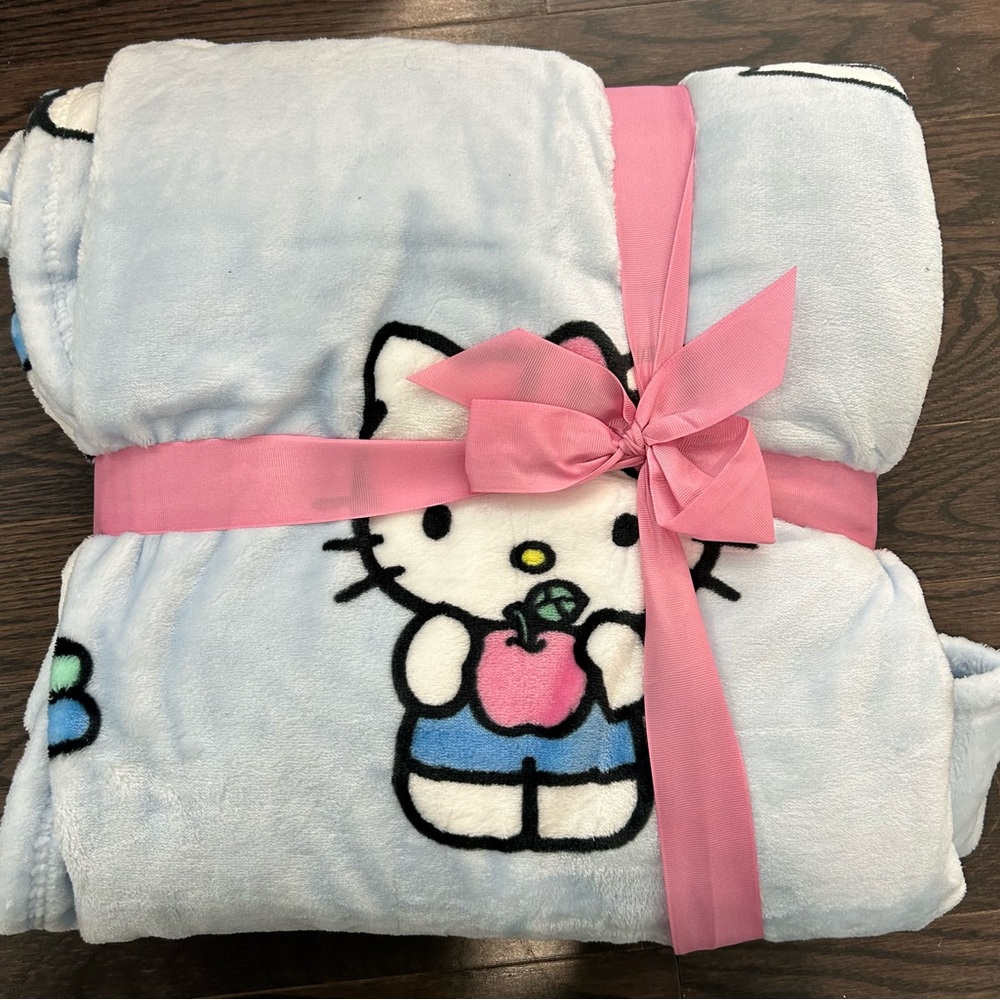 Hello Kitty Twin Plush Blanket NWT
